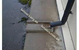 Бетонний водовідвід із форми код 4.34